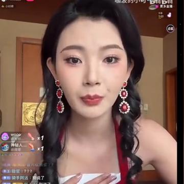 《完蛋》浩浩妈惊艳亮相！香肩美腿玉足，绝美新视频曝光！