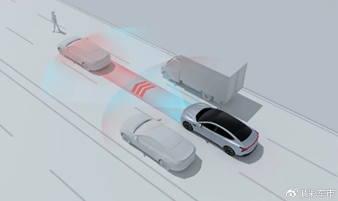 华为AEB神技：防误操作守护行车安全，刹车当油门也能避险！