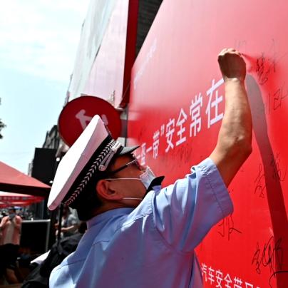 荒野猎人攻略：盔速龙头壳获取技巧及实用价值解析