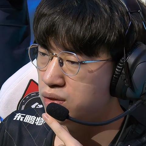 TES首局败北T1，半决赛0:1新局蓄势待发