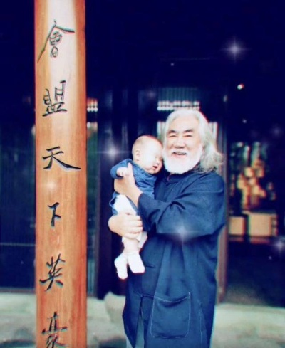 孩子好奇探秘：张纪中父亲离世之谜揭晓