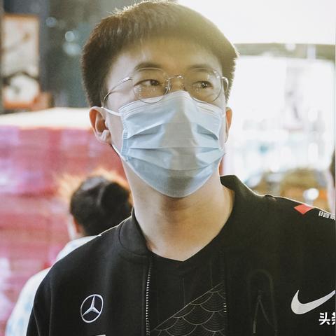 LPL一穿三传奇！T1世界赛冲刺三冠王，再创电竞新纪元