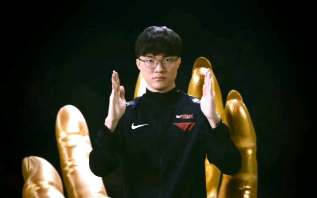 Faker神操作！秒切屏金身，揭秘《英雄联盟》巅峰河山秘境