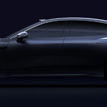 全球首发！小鹏X9三排电动三折叠，创新增程新体验