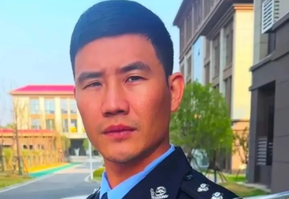 警服直播风波后，嘎子哥线下复出引关注