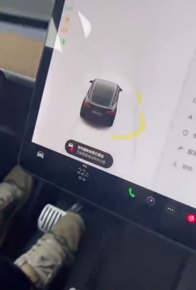 特斯拉车主惊曝：车机通话异常，一天拨出12通老板电话！揭秘通话新隐患