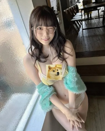 东云海泳装生活照曝光，偶像魅力新价值展现