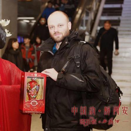 拂风水畔溢彩画解谜攻略，揭秘《鸣潮》新视角探秘技巧