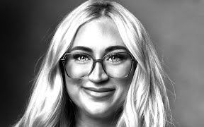 女星仅靠OnlyFans月入百万，解雇后追悔莫及：早辞更佳