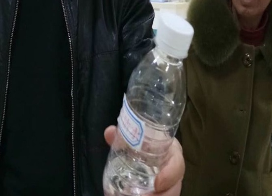 外卖小哥抗疲劳狂饮6瓶功能饮料中毒，医生警示：功能饮料非“水”，需谨慎饮用