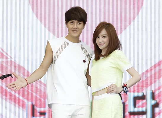 王心凌澄清与吴克群关系：友谊长存，美好互动见证真挚情谊