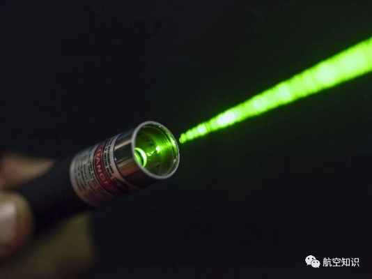 9岁男孩误射绿激光，波兰飞行员夜训险失明惊魂记