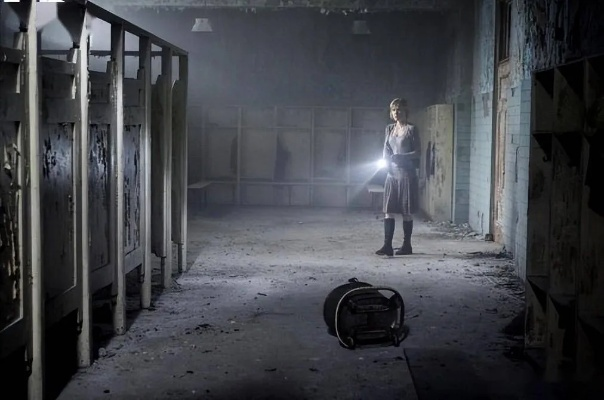 《寂静岭f》女主惊悚直播：惊恐逃离镜头，揭秘恐怖幕后！