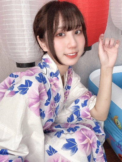 梨体模浴衣萌照：嘟嘴嘟嘴超可爱，美照曝光！