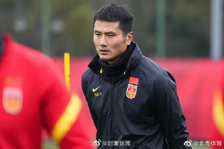 邵佳一担纲国足新帅，开启足球新篇章