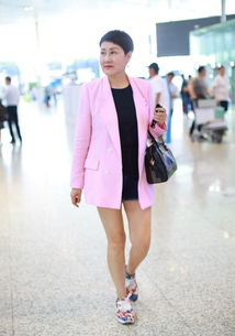 张凯丽63岁穿黑丝自信满满：勇敢闯荡正当时