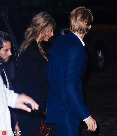 甜蜜牵手，恩爱相依，霉霉未婚夫浪漫约会两晚深情告白