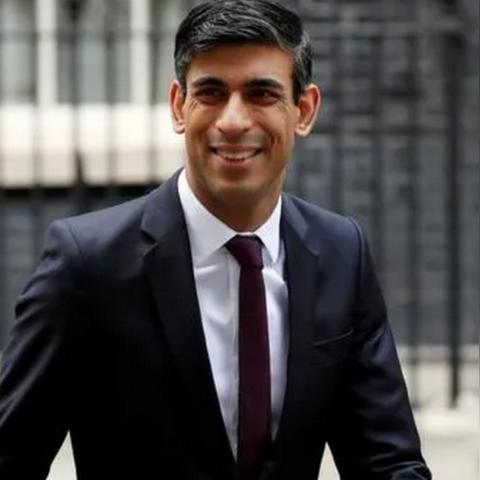 伦敦惊现豪车盗窃案：议员夫人保时捷大灯一小时后高价售出，揭秘豪车黑市交易！