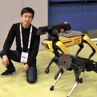 宇树王兴兴硕士论文走红，揭秘手柄操控机器狗新玩法