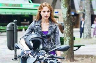 《女巨人狂野游乐场》性感女神狂踩健身新体验