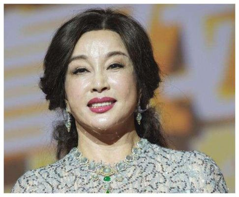 刘晓庆75岁被误喊姥姥，74岁真相引网友热议：揭秘年龄谜团