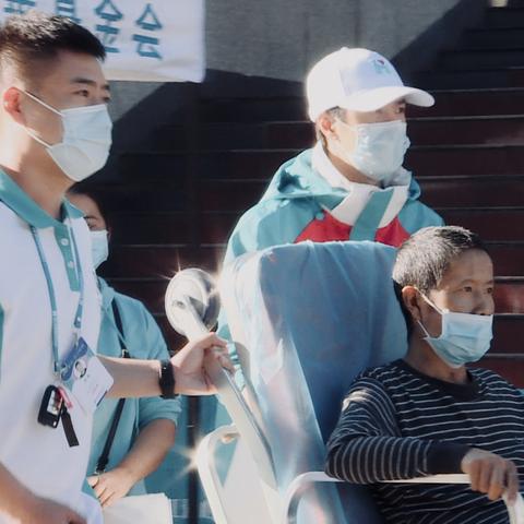 韩红晒KPL夺冠瞬间：成都AG荣耀加冕，一诺荣光闪耀！