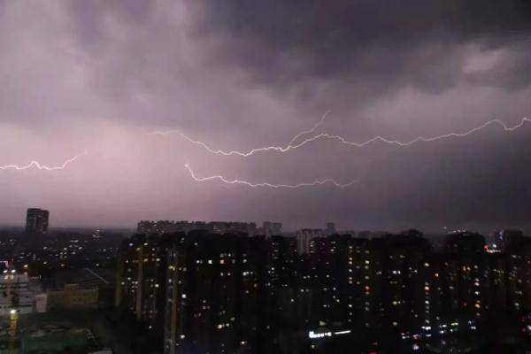 雨落鸣潮解密：天象预兆探秘新篇章