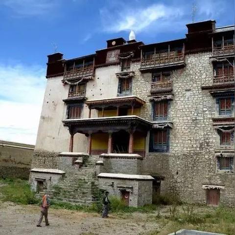 《庄园领主》新手突破攻略：解锁进阶玩法，打造高效领地