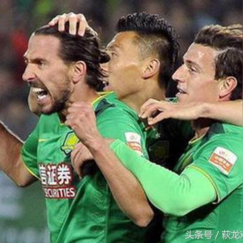 江湖新秀必备！金色战袍+轻功秘籍，开局独步武林