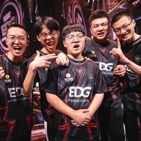 勇者荣耀升级！《无畏契约》500元毕业皮肤方案深度解析，独家揭秘！