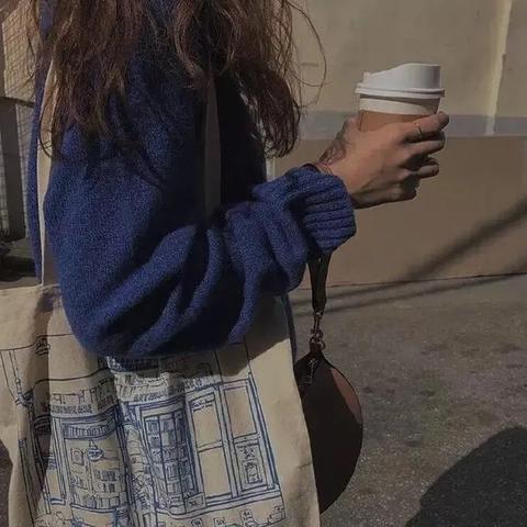 《女运营直播失言“玩家该死”引发热议，新价值引发行业反思》