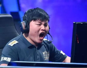 Uzi亲颁T1 Gumayusi FMVP奖杯，揭秘电竞荣耀新篇章