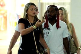 《寂静岭女主新照曝光》女友范儿十足，甜美元气满满