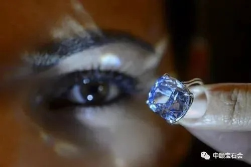 全球最贵义眼诞生：23岁珠宝商用2克拉真钻打造，价值1425万震撼问世