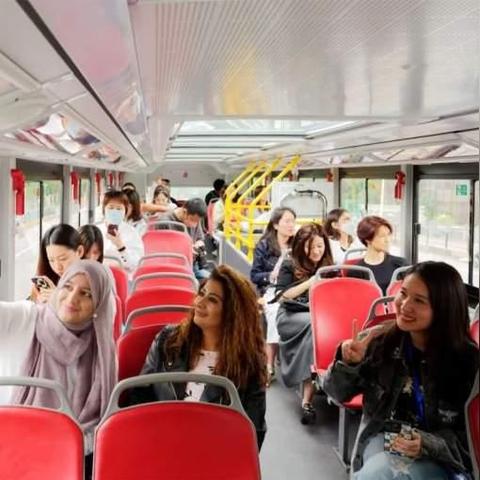 深度解析：《城市天际线2》AI革新，重塑市民互动新体验