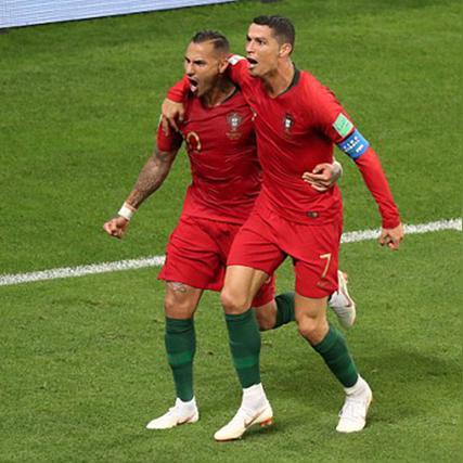 C罗肘击红牌危机：世界杯首战恐成缺席之谜