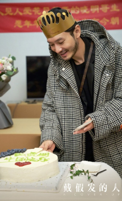 黄晓明庆生蛋糕乌龙：团队智慧改写84岁惊喜