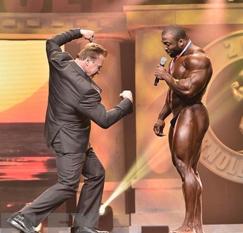 阿诺之子致敬经典，T800终结者之子全新COS演绎新时尚