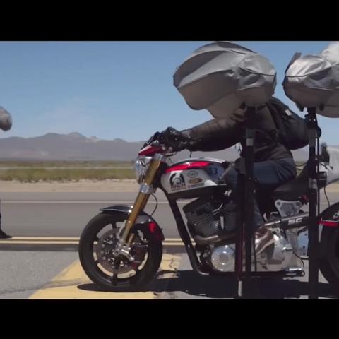 《赛博朋克2077》武装载具技巧揭秘：轻松掌握危险驾驶技能