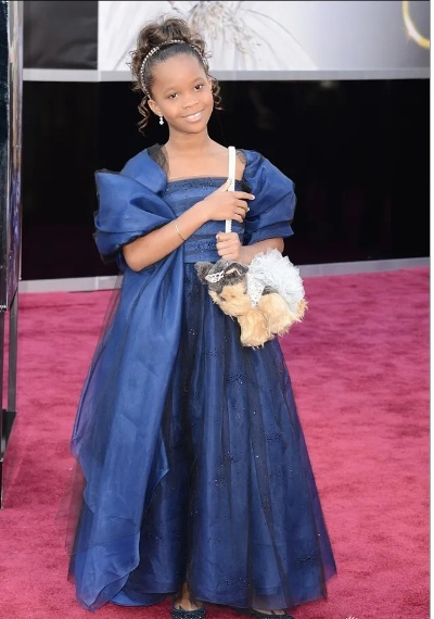 赞妮新装亮相！城市午茶，毛衣尽显奢华尊贵风范