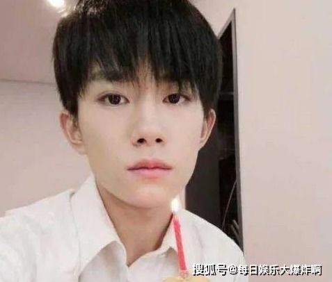 易烊千玺12岁出道，12年工龄夺金鸡最年轻影帝荣耀