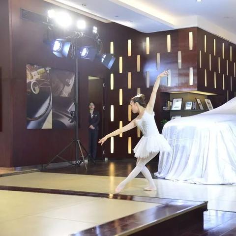 RTX 5080 SUPER显卡震撼发布：24GB GDDR7显存，性能新巅峰