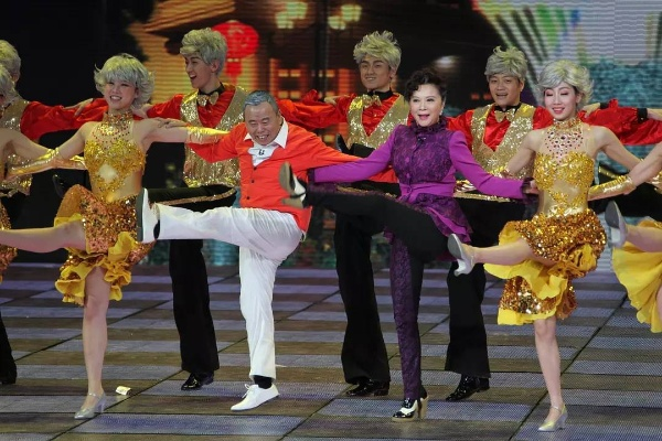 春晚传奇杂技巨星，78岁舞台陨落，艺术人生永恒传承