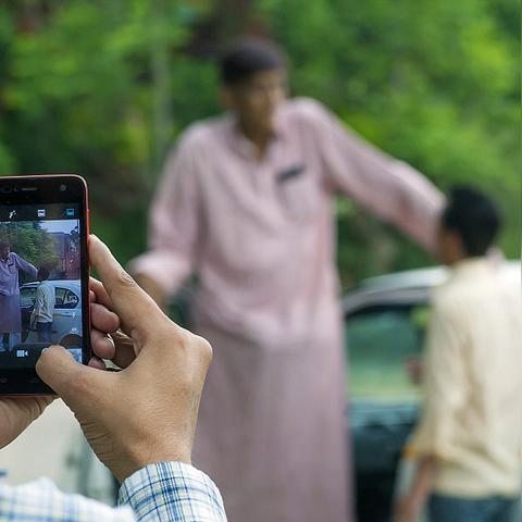 女巨人游乐场新截图！换装美女狂踩新体验