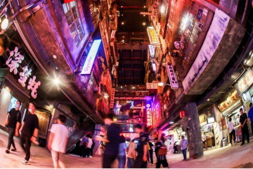 巨美女狂欢肆虐，打造城市新地标