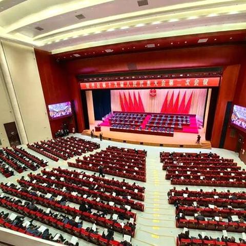 《闪电十一人》独家揭秘：英雄招募与角色自选新篇章