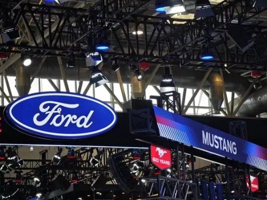 中国电动车领先全球，福特CEO震惊揭秘新科技突破