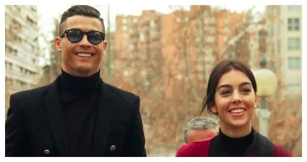 亿万富翁齐聚白宫，C罗未婚妻同框自拍，科技魅力再升级