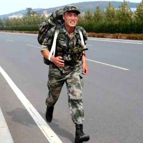 《重装前哨》一修大师修改器：深度解析与高效使用指南