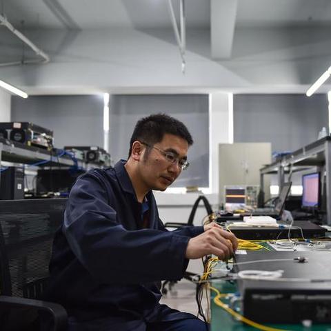 马斯克倡导：全民高收入时代来临，未来生活无需金钱与劳作